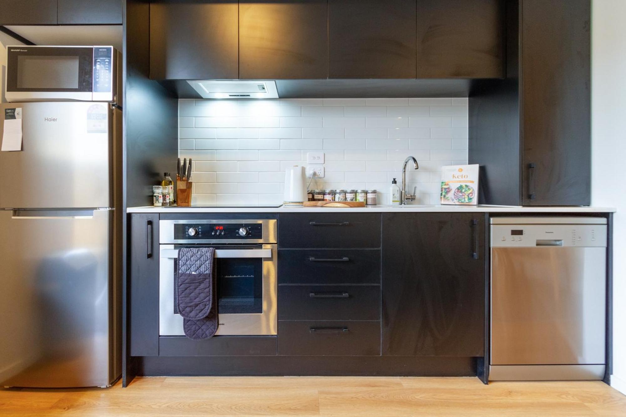 2 Bed, 2 Bath W Sofa Bed - Great Cafes Nearby Apartment Christchurch Exterior photo